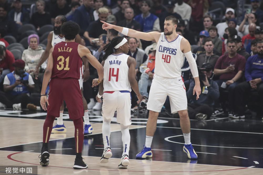 对于年龄和 对于年龄和